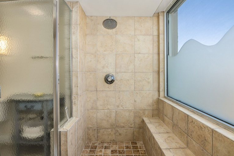 Bathroom 5, 401 South Hampton - charming 2 bedroom, 2 bath ocean view condo. 2 Condo, Horry