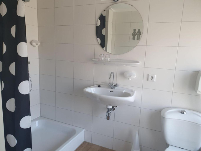 Bathroom 2, Hotel Restaurant Sence, Schouwen-Duiveland