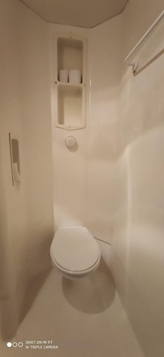 Bathroom 4, Glisy Hotel, Somme