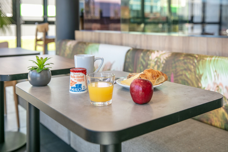 Food & Drinks 5, B&B HOTEL Lyon Aéroport Saint-Quentin-Fallavier, Isère