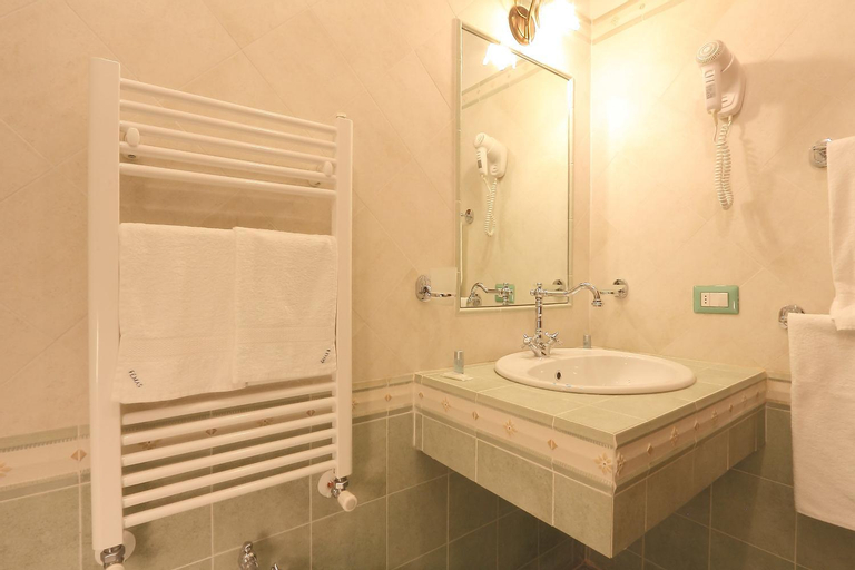 Bathroom 13