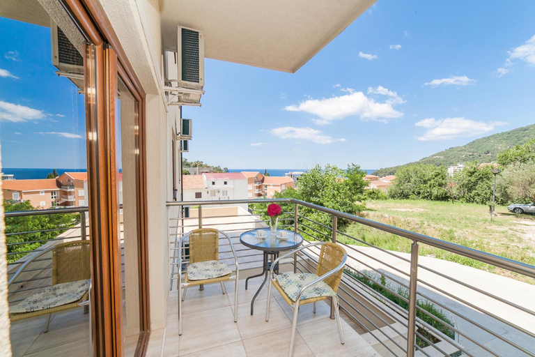 Others 4, Welcome Apartments