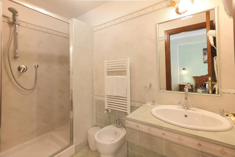 Bathroom 12