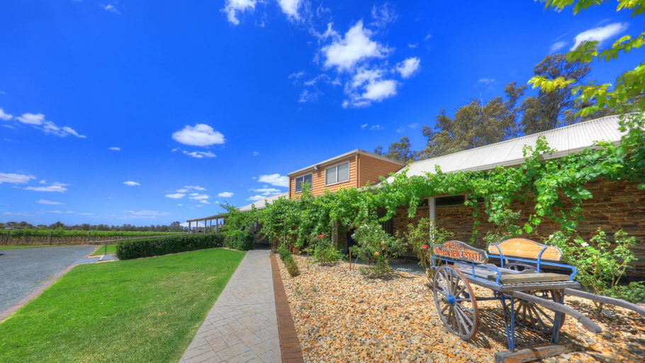 Food & Drinks, Moama Central Motel, Murray