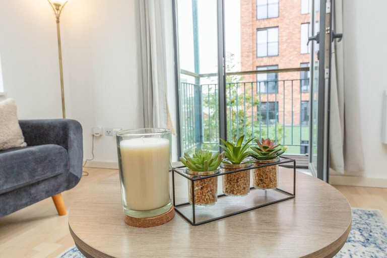 Others 5, Beautiful 1-bed Apartment in Salford, Manchester