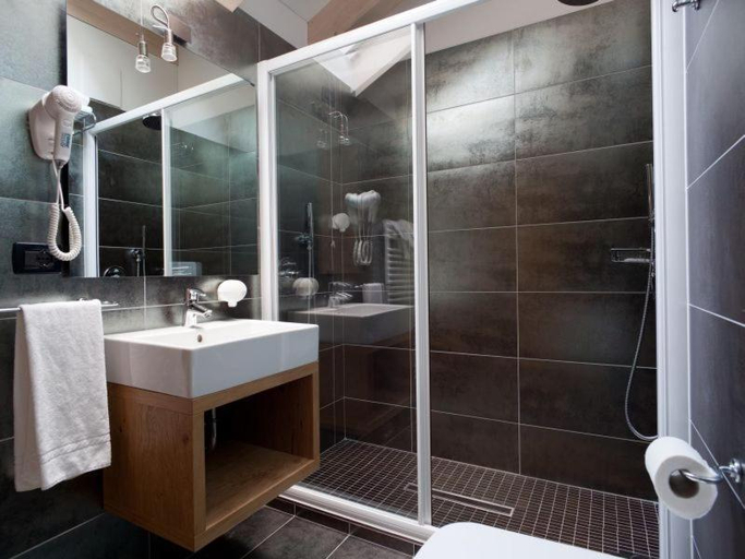 Bathroom 3, Bio Hotel Benny, Trento
