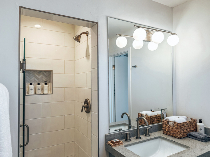 Bathroom 4, The Yucca Hotel, Riverside