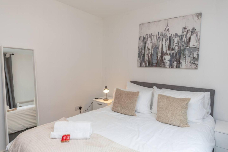 Bedroom 2, Beautiful 1-bed Apartment in Salford, Manchester