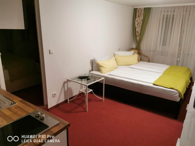Bedroom 3, Room in Guest Room - Pension Forelle - Doppelzimmer, Rastatt