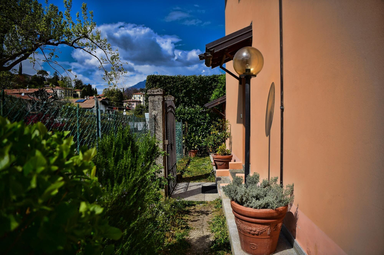 Others 5, Pescallo Mandarin by Wonderful Italy, Como