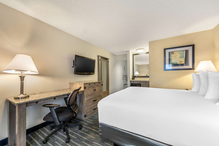 Bedroom 3, Best Western Americana Inn, San Diego
