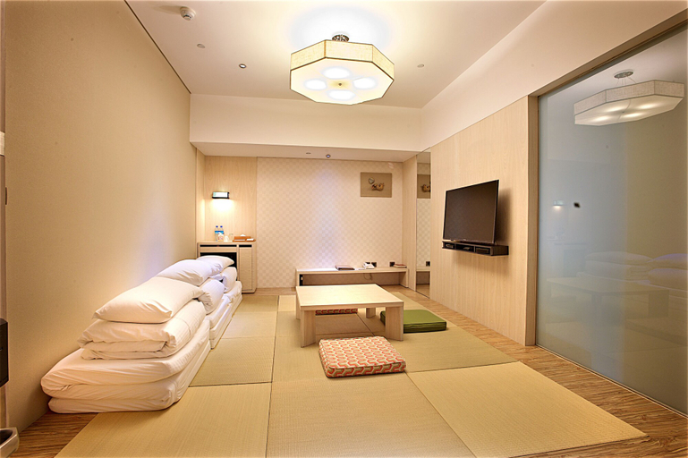 Bedroom 4, Chihpen Century Hotel, Taitung