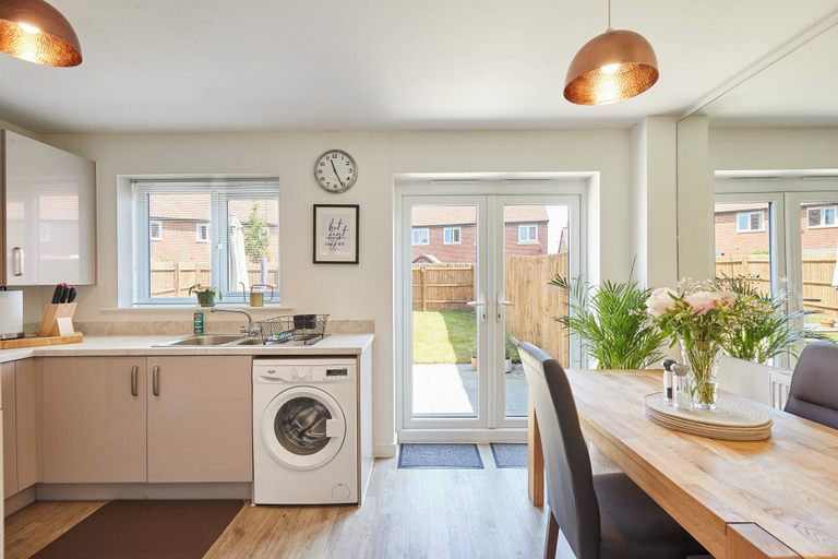 Others 5, Host Stay Cornflower Way, Gloucestershire