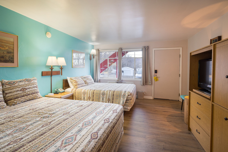 Bedroom 2, Apache Motel, Grand