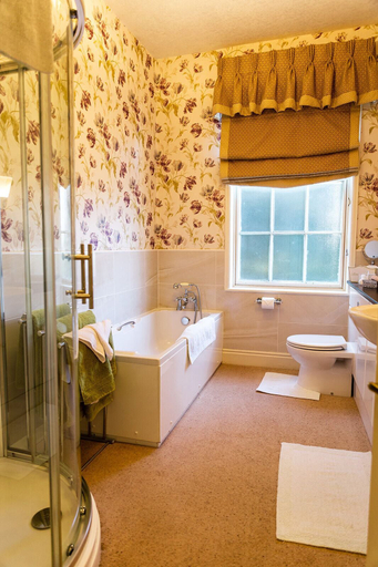 Bathroom 3, KATESHILL HOUSE, Worcestershire