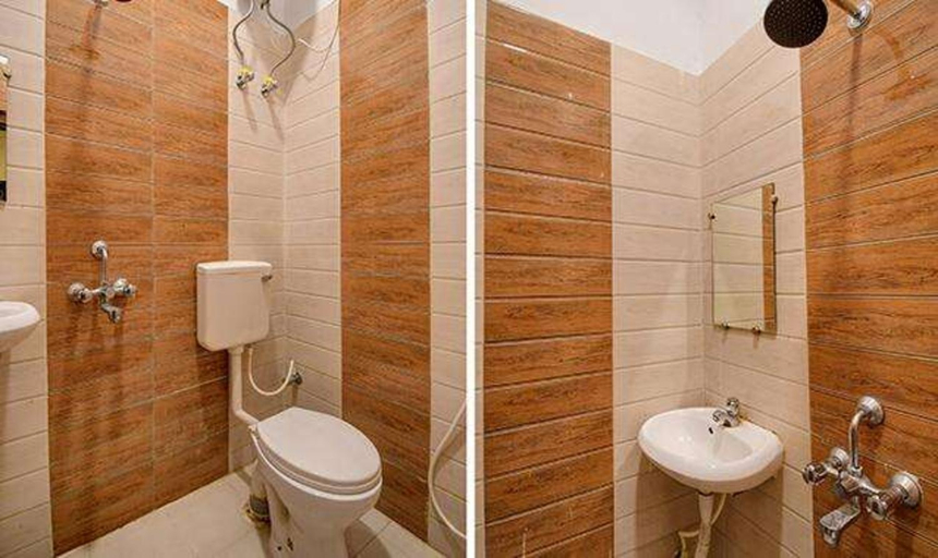 Bathroom 4, FabHotel Golden Imperial, Kolkata