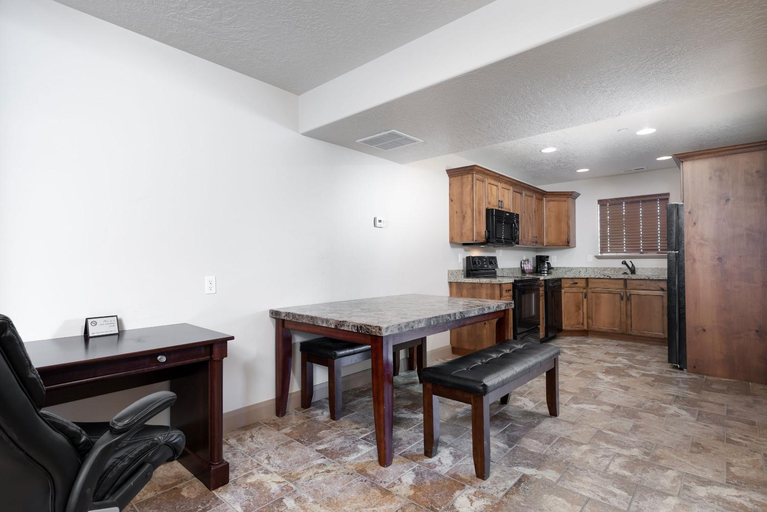 Others 5, Duchesne Suites, Duchesne