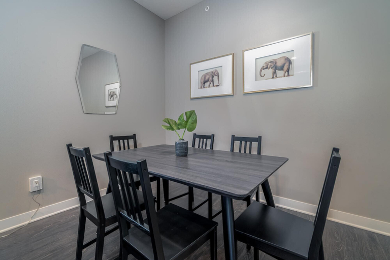 Room 5, Des Moines Alluring 2BD 2BA Downtown Apartment, Polk