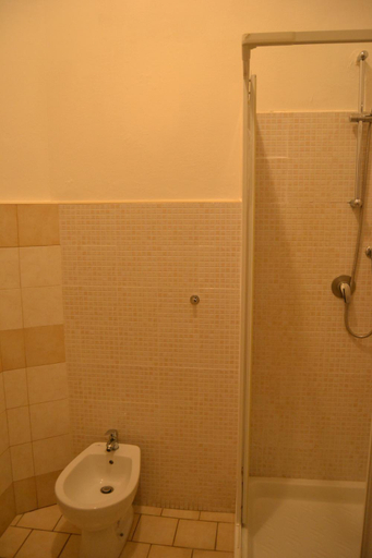 Bathroom 4, You & Me, Pisa