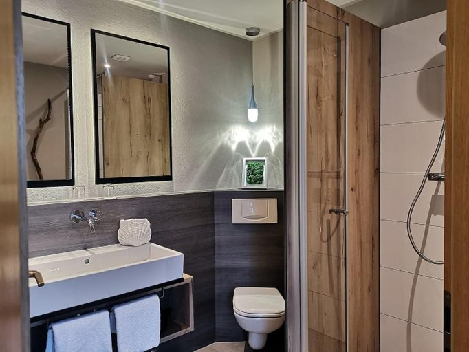 Bathroom 5, Hotel Freund, Waldeck-Frankenberg
