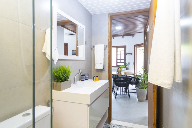Bathroom 3, Casa Charmosa com Piscina - Barra do Una, São Sebastião