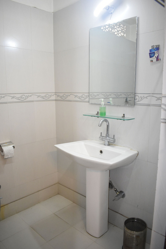 Bathroom 4, Shakuntala Palace - A Heritage Hotel, Lucknow