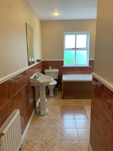 Bathroom 4, Beautiful 2-bed Apartment