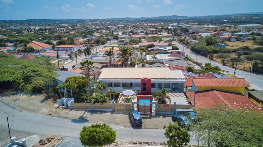 Exterior & Views 2, Beautiful Comfy Mins to Palm Eagle Beaches