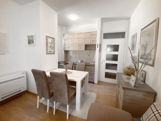 Others 3, Welcome Apartments