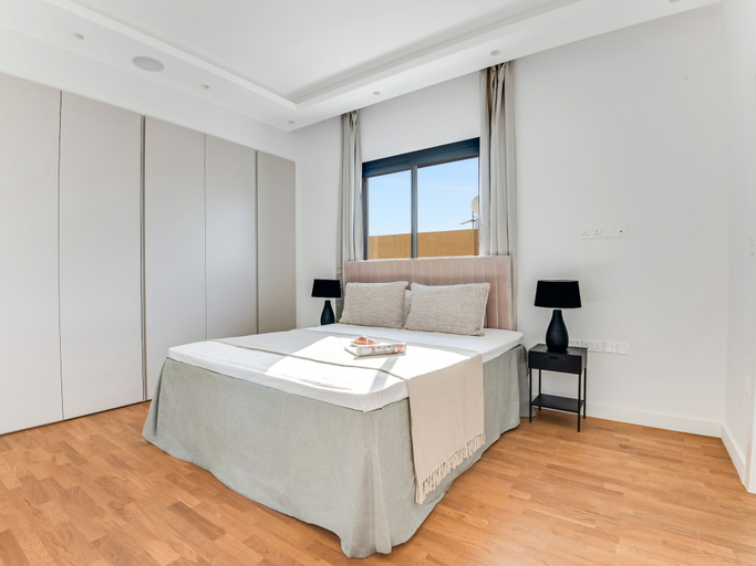 Bedroom, Sanders Crystal 2 - Cute 1-bdr Apt With Shared Rooftop