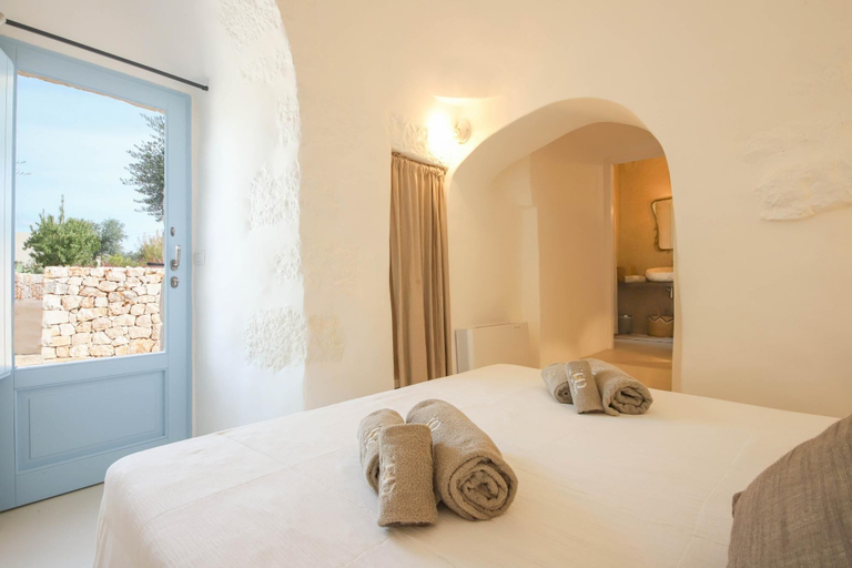 Bedroom 3, TD Lamiamola Stylish Trulli Lamie With Pool, Brindisi