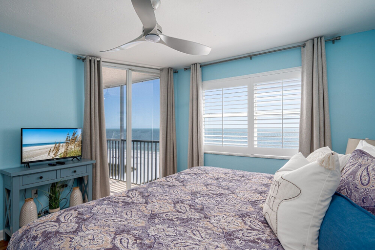 Bedroom 3, Spectacular Gulf Front Corner Unit 2 Bedroom Condo by RedAwning, Lee