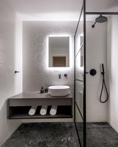 Bathroom 2, The Beehive Apartments, Attica