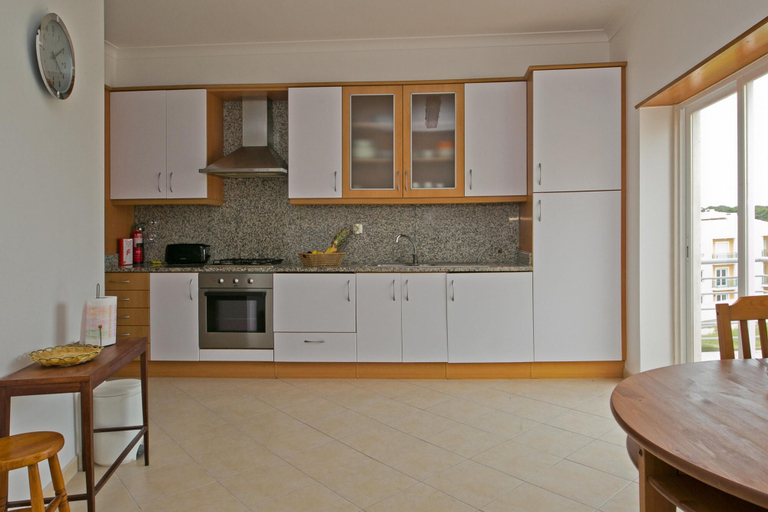 Room 5, Pescadata by Acasadascasas, Mafra