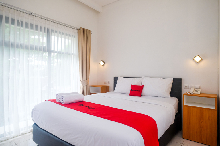 Bedroom 1, RedDoorz near Ambarrukmo Area, Sleman