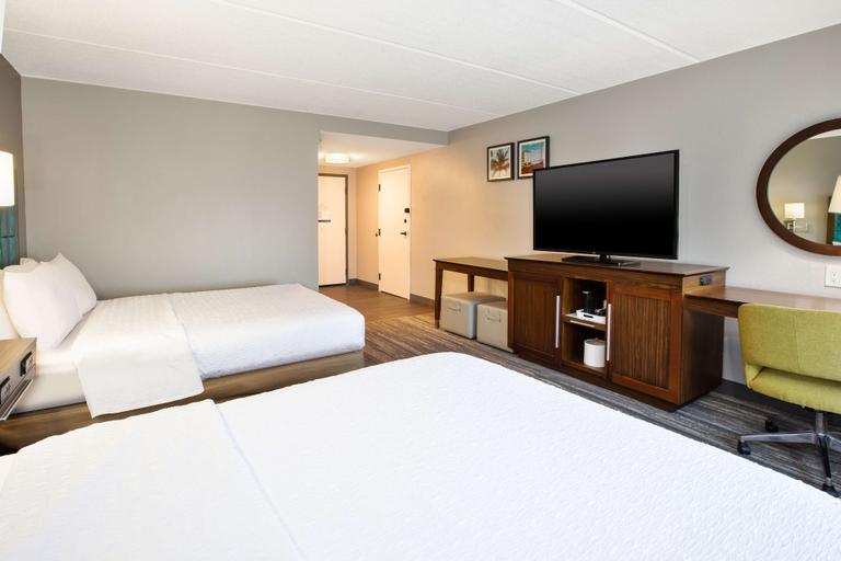 Bedroom 3, Hampton Inn Daytona/Ormond Beach, Volusia