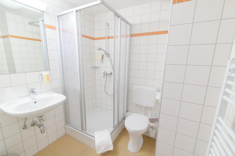 Bathroom 3, JUFA Hotel Hochkar, Scheibbs