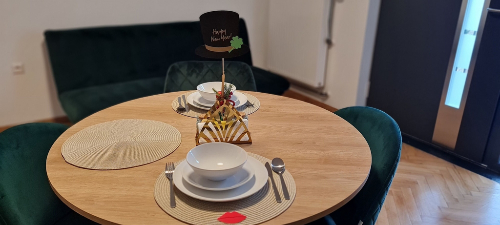 Dining 2, Cozy Apartament Near Redbull Ring and Prabichl, Leoben