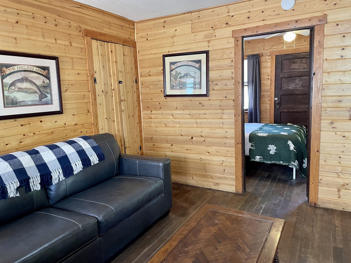Living area 5, Casey's Cabins, Lincoln