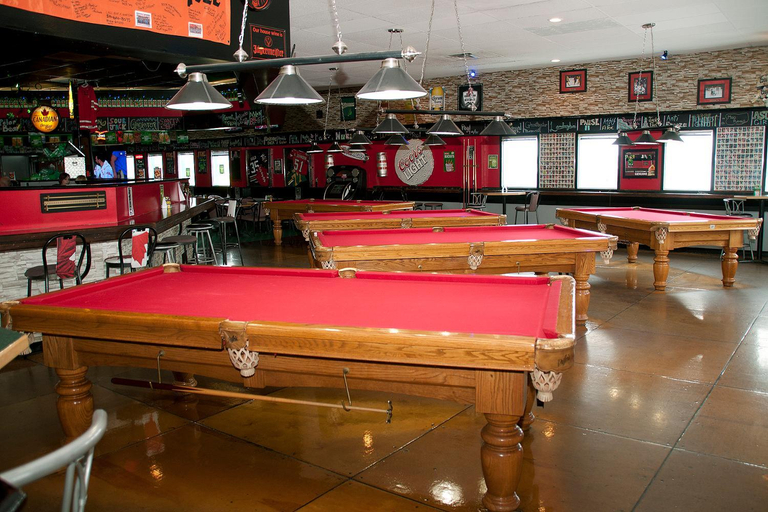 Food & Drinks, El Lobo Motel, Division No. 12