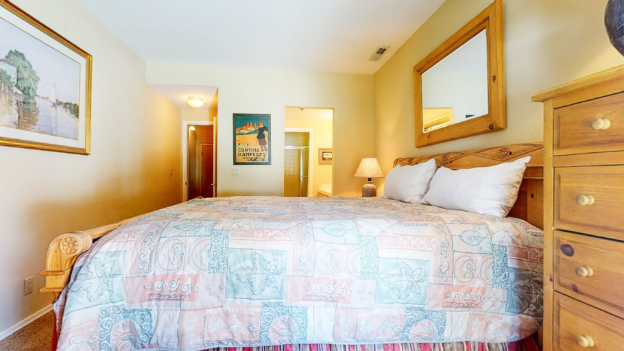 Room 2, Silver Bear #39 3 Bedroom Condo, Mono