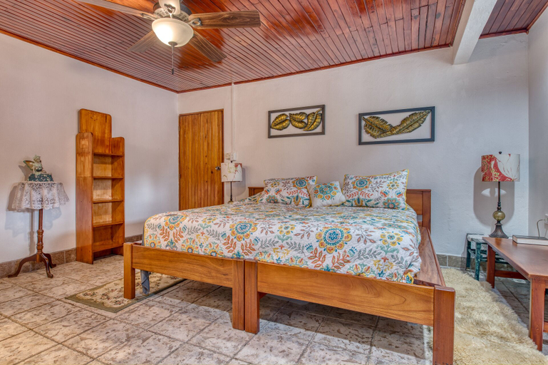 Bedroom 2, Arenal Chill Inn, Tilarán