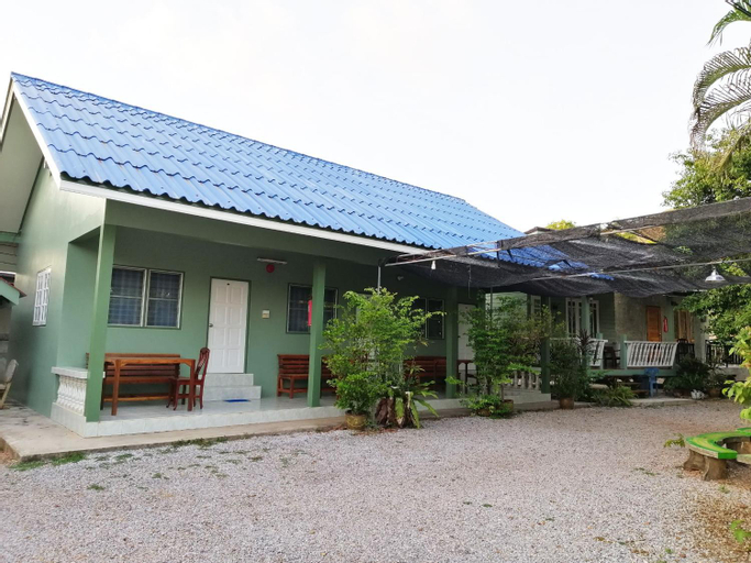 Exterior 5