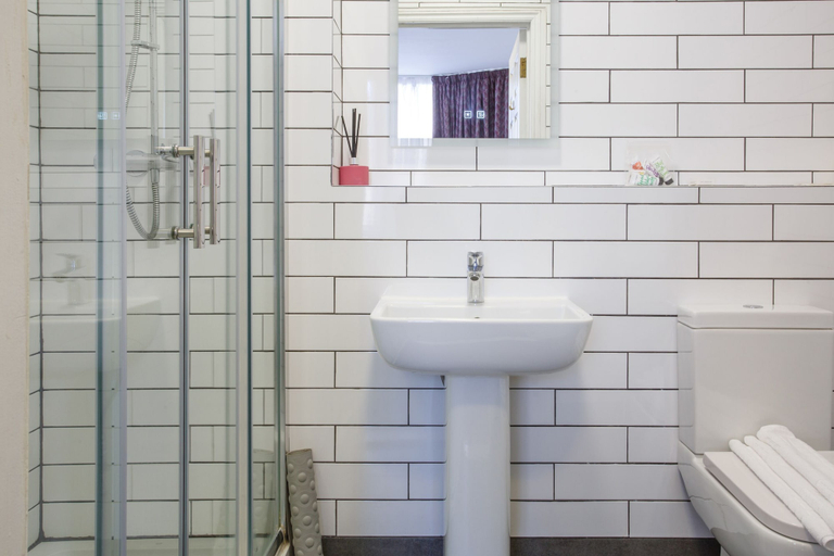 Bathroom 4, The Buttery Hotel, Oxfordshire