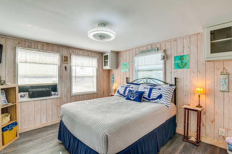 Bedroom 2, 1 Mi to Surfside Beach: BBQ-Ready Home in Freeport, Brazoria