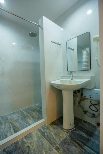 Bathroom 16