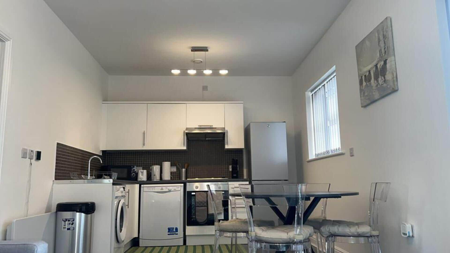 Others 4, Beautiful 1-bed Apartment in Tipton, Sandwell