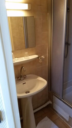 Bathroom 5, Hotel Paris Bercy, Paris