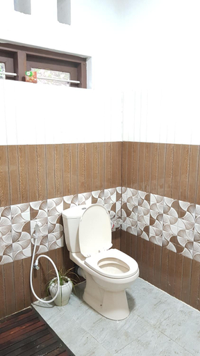 Bathroom 4, Lodge in 611, K.F.G. & G. Korale