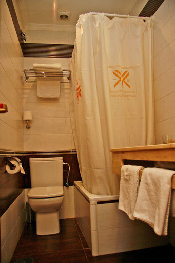 Bathroom 4, Hostal Victoria II, Madrid